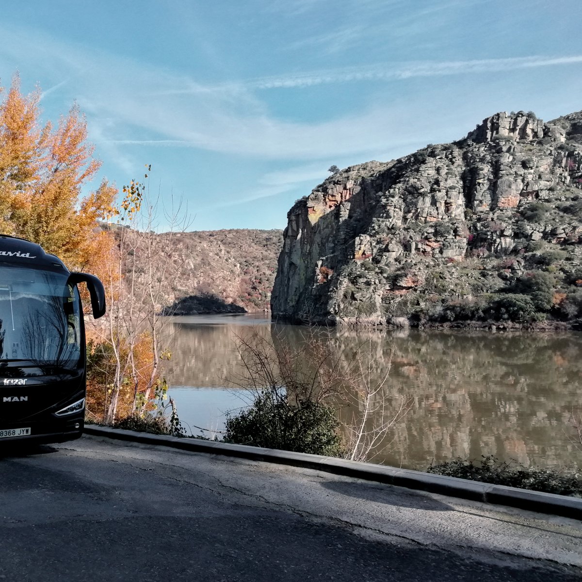 A la pequeña ciudad fronteriza de Miranda do Douro llegan a diario multitud de visitantes por su gastronomía, por sus monumentos y por sus excelentes vistas al río Duero. Nosotros ya hemos visitado varias veces este encantador lugar. Cuando queráis os llevamos de excursión ; )