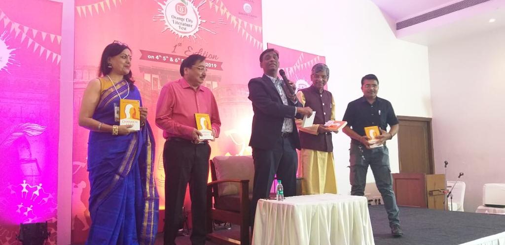 rchanakyapillai's tweet photo. At the 1st season of #OrganeCity literature festival in #Nagpur, released my latest book - #ChanakyaNeeti'
We had Dr Rajan Welukar (former vice chancellor of #MumbaiUniversity), Shri Raisoni (Chairman #RaisoniGroup), Susmita Mukherjee (actor) releasing the book. @JaicoBooksIN https://t.co/bQV1v5UXNH