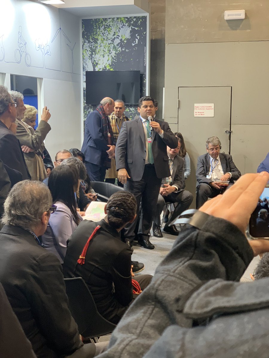SZSchons's tweet photo. Following the discussion on the state of Brazilian environmental policy and climate commitments at the #Brazilclimateactionhub @Cop25_VT @vt_cnre @VTFREC https://t.co/kKAxN2EA12