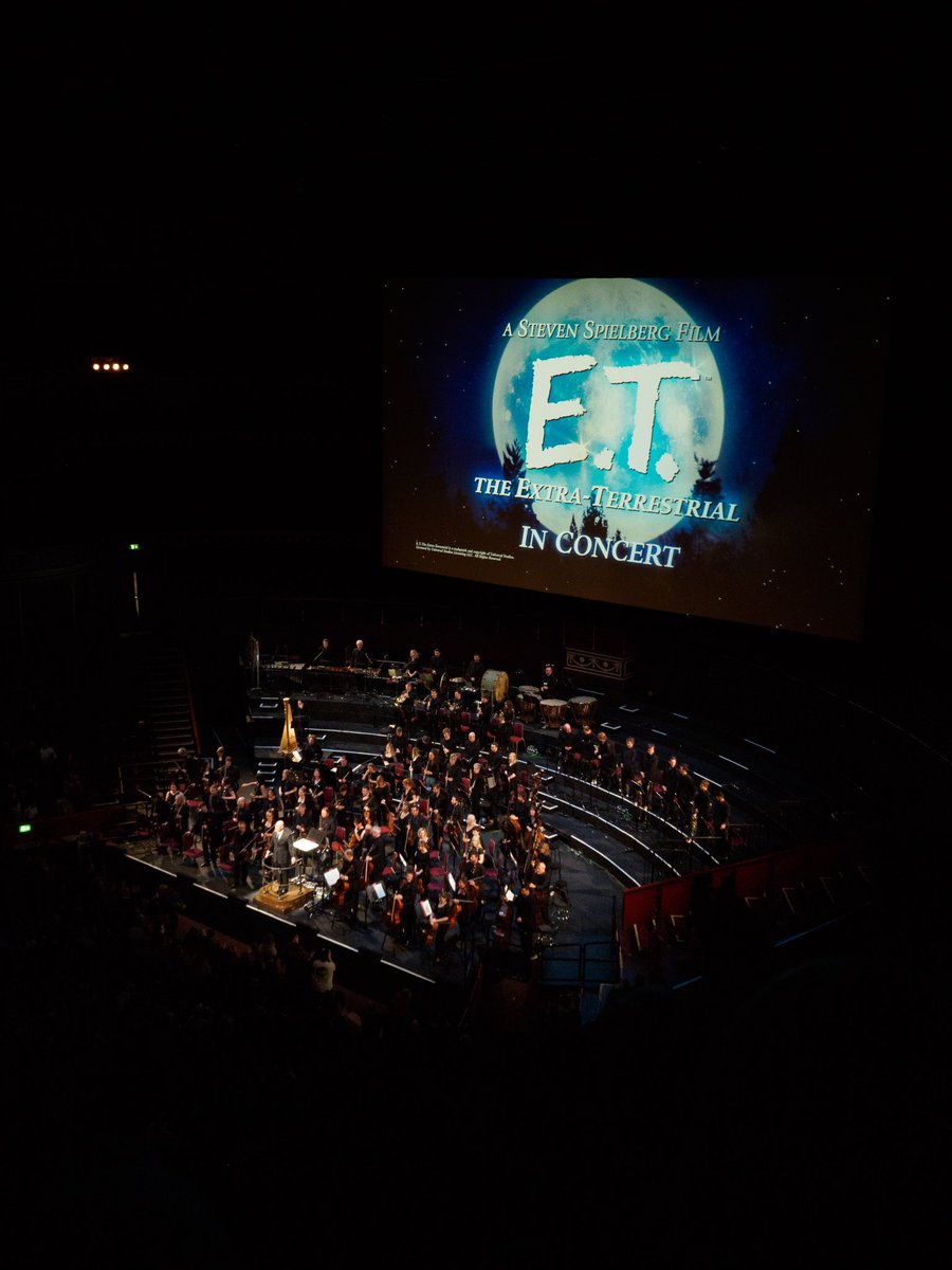 conductorben's tweet photo. Difficult to put into words quite how much I enjoyed conducting #etinconcert yesterday. The @RoyalAlbertHall really is the greatest arena in the world for film with orchestra. Hugest, hugest thanks to the mighty @BBCCO for two fantastic shows. (📸 @appleandbiscuit) https://t.co/XsvJWcSnG7