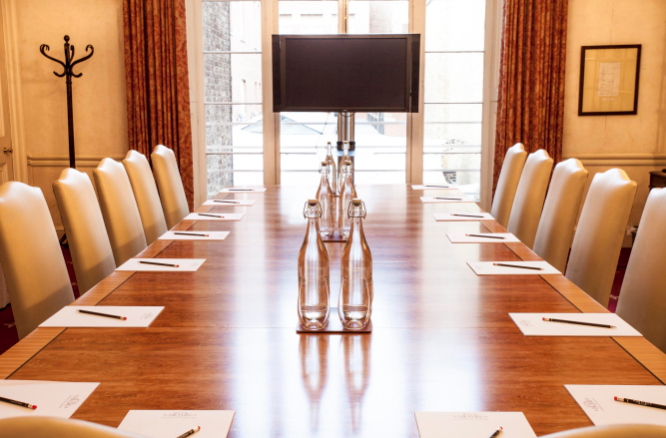 11Cavendishsq's tweet photo. Perfect for both meetings and dinners, the Treasurer's Room is located in the Georgian townhouse section of our venue and overlooks our tranquil Courtyard garden... https://t.co/4QRIlkjZOI https://t.co/y0AgGEsllN