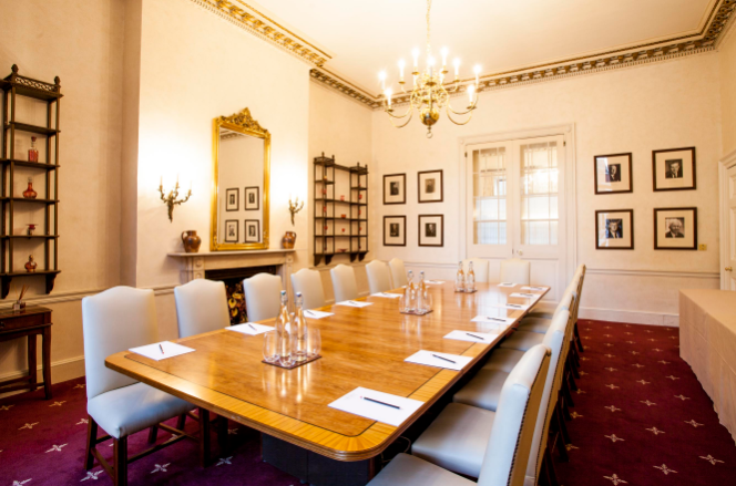11Cavendishsq's tweet photo. Perfect for both meetings and dinners, the Treasurer's Room is located in the Georgian townhouse section of our venue and overlooks our tranquil Courtyard garden... https://t.co/4QRIlkjZOI https://t.co/y0AgGEsllN