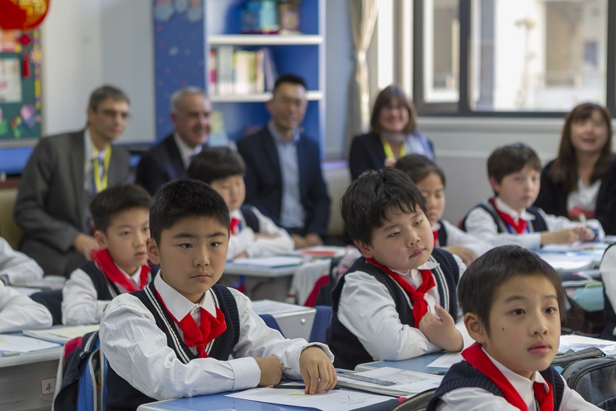 MingjieReporter's tweet photo. Shanghai's continuous good results in math have underlined the value of understanding what lies behind China's success and seeing what is applicable in other contexts. https://t.co/9J0Gf8tRJZ #ShanghaiMath #MathTeacher #MathExchange @NCETM https://t.co/1KzkUlxWQJ
