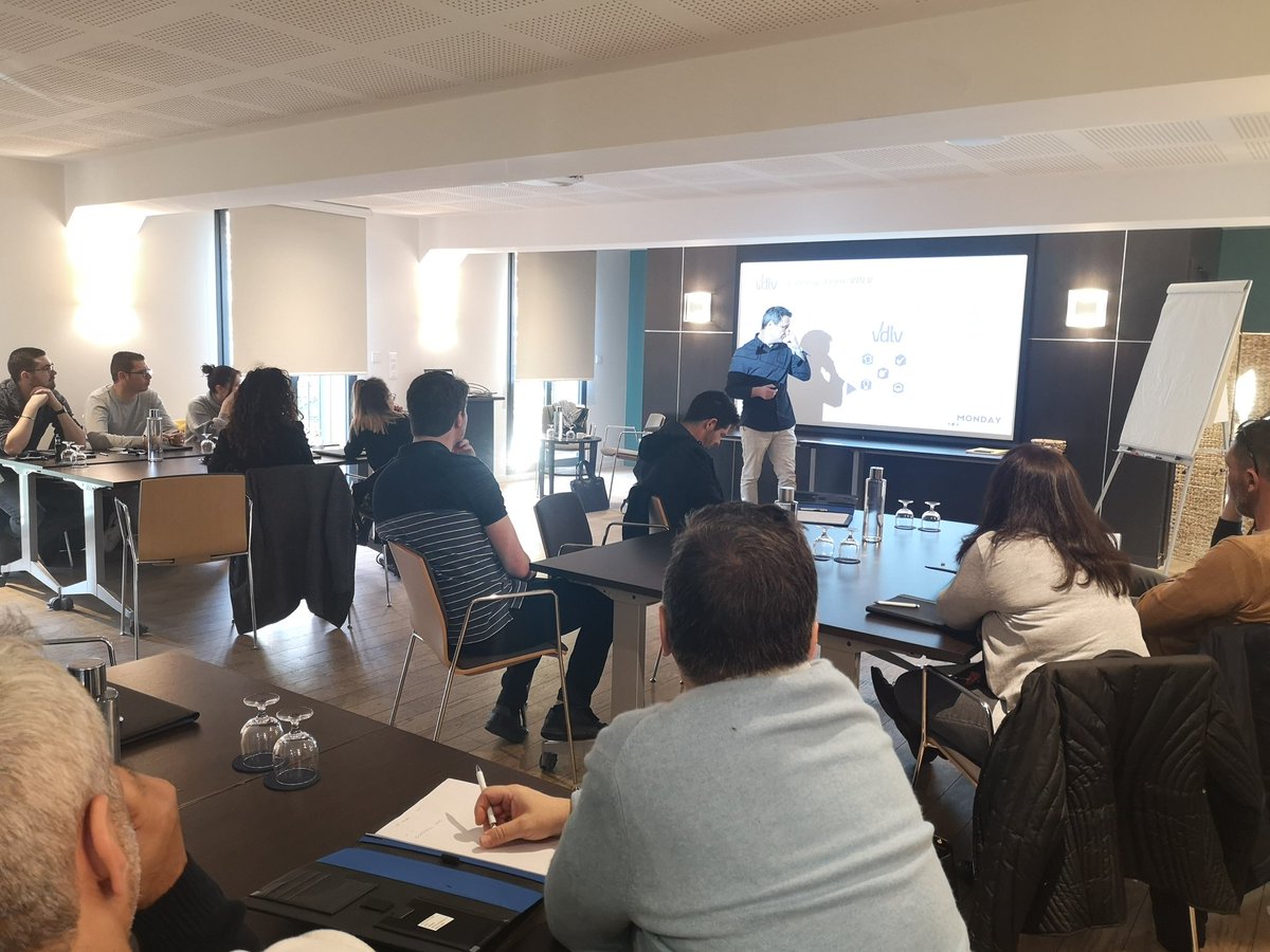 VDLVofficiel's tweet photo. Aujourd'hui, VDLV est à #Aix pour une nouvelle session de #Lemondays 🍋🍋🍋
#LOndeSePropage https://t.co/16BN1V0jbe