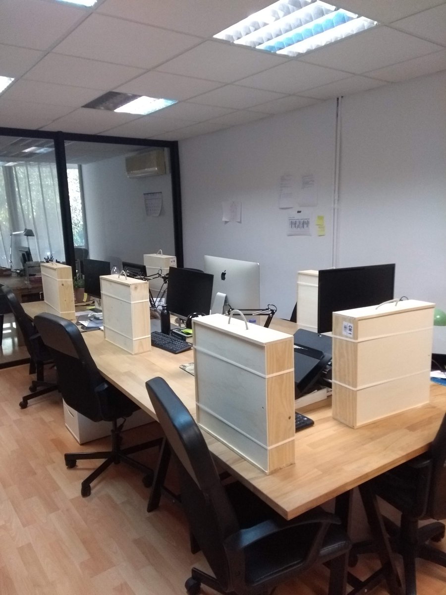 ¡Qué ilusión! Esta mañana, al llegar a la oficina, nos han sorprendido unos bonitos lotes de navidad. 

🎄Se acercan las fiestas y estamos muy felices de celebrarlas en Ubik media desde hace ya... ¡8 años!

Por muchos más juntos. 🥂