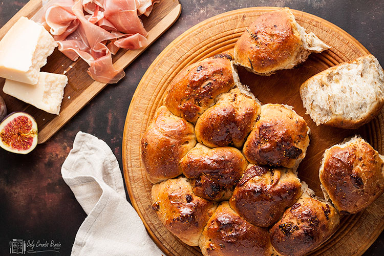Fig and Rosemary Tear and Share Bread – Only Crumbs Remain #realbread #madetoshare onlycrumbsremain.co.uk/fig-and-rosema…