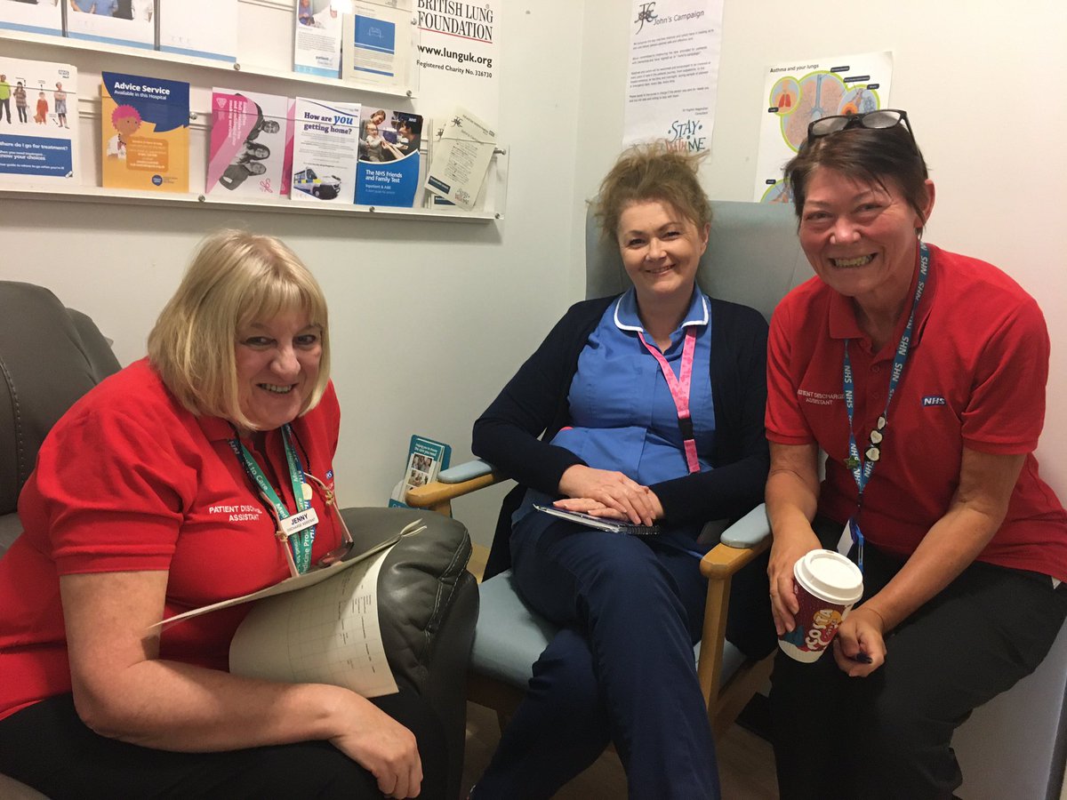 TaraFilby's tweet photo. Discharge liaison and 2 of our fab Patient Discharge Assistants working together @HullHospitals to help our patients get home #valuingpatienttime #SAFER https://t.co/DFsbw4r3KV