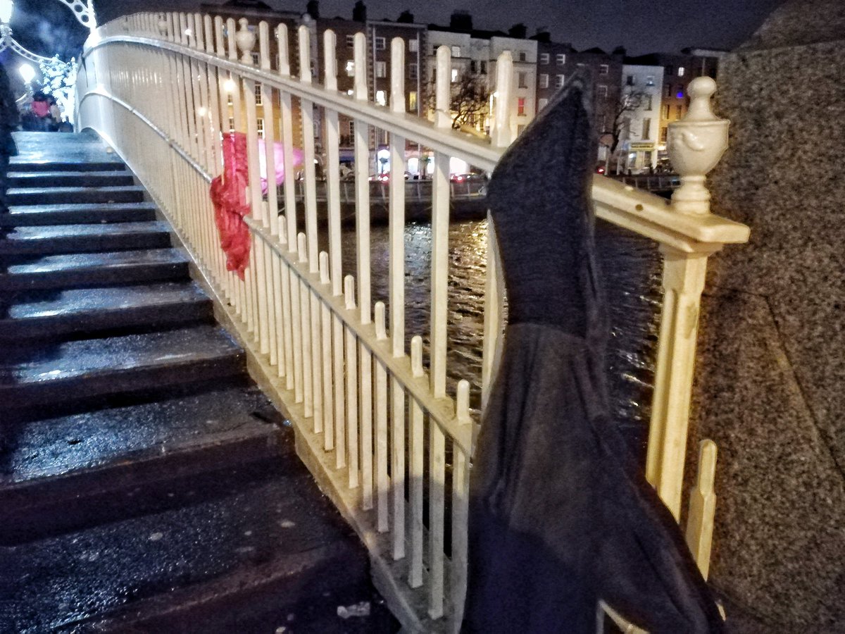 EVELINANODARA's tweet photo. If you need one then please take one. If you want to help, please hang one. Coats donated to homeless Congrats #Dubliners 👏 #warmforwinter campaign  🇮🇪 https://t.co/IVSs2ihDUO