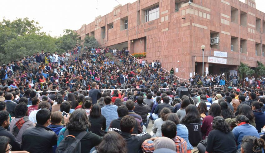 rninational's tweet photo. JNU में शुरू हुआ फीस वृद्धि का विवाद अभी भी नहीं थमा है, दरअसल आज एक बार फिर जेएनयू के छात्र और शिक्षकों ने फीस वृद्धि को लेकर संसद तक मार्च निकालने की अपील की है। #jnufreebies #jnuwar #StudentsSolidarityMarch
@AamAadmiParty @msisodia
https://t.co/rKgXmwVRY1.. देखिए पूरी खबर https://t.co/DmpwTYulH8