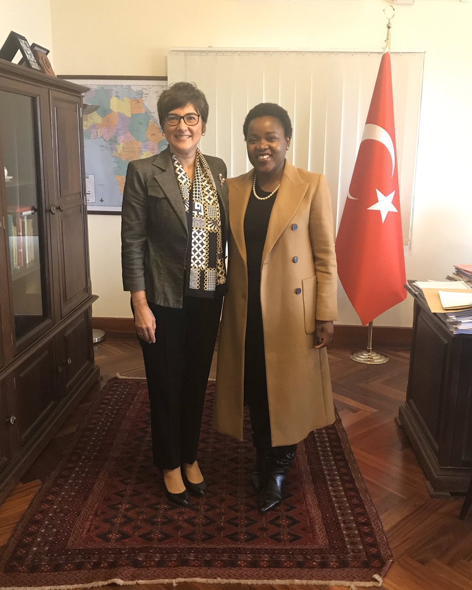 TC_MaputoBE's tweet photo. Tivemos uma frutífera troca de idéias sobre questões de interesse comum e possíveis áreas de cooperação com a Dra. Elisa Samuel, Juíza de Direito e Directora do Centro de Formação Jurídica e Judiciária #CFJJ #Moçambique #Turquia 🇹🇷🇲🇿 https://t.co/ZwVyZsAtte
