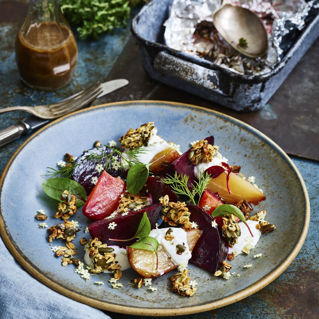 December cooking doesn't have to be rich and stodgy (as much as we love that stuff too)! If you're looking to lighten your meals a little this week, we ❤️ this stunning roasted beetroot salad from <a href="/sothebys/">Sotheby's</a> #meatfreemonday buff.ly/2YAu6Or
---------