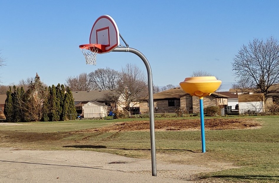 EbelingElem's tweet photo. BIG NEWS!  After years of fundraising efforts through PTA and school events, our dream of adding a new play structure is finally realized! Some old structures were removed to make room for the NEW PLAY STRUCTURE coming this week:) https://t.co/FSTYZh0OM3