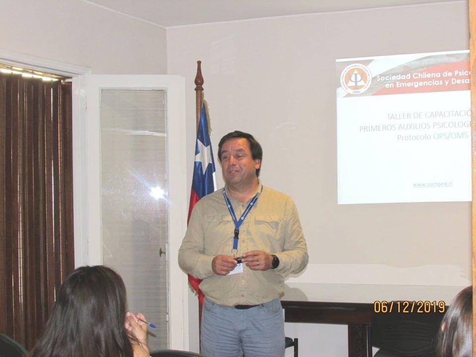 SOCHPED's tweet photo. #Santiago Nuestro socio Pedro Acuña realizó capacitación de Primeros Auxilios Psicológicos a profesionales de #saludmental. Agradecemos a los participantes y a Pedro por esta jornada. 👏🏻👏🏻@PsicVoluntarios https://t.co/MobsQ3r8zS
