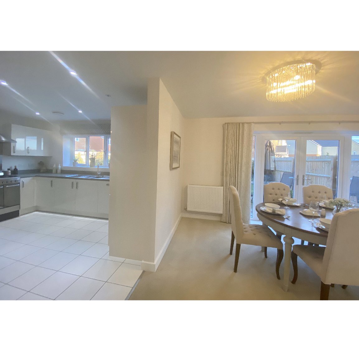 AtwellMartin's tweet image. The Barbury is a four bedroom detached family home with single garage. The homes are all being built to @HillsHomes exacting standards with traditional methods and are constructed from a mix of brick, stone and render under slate or tiled roofs to reflect the vernacular of Calne