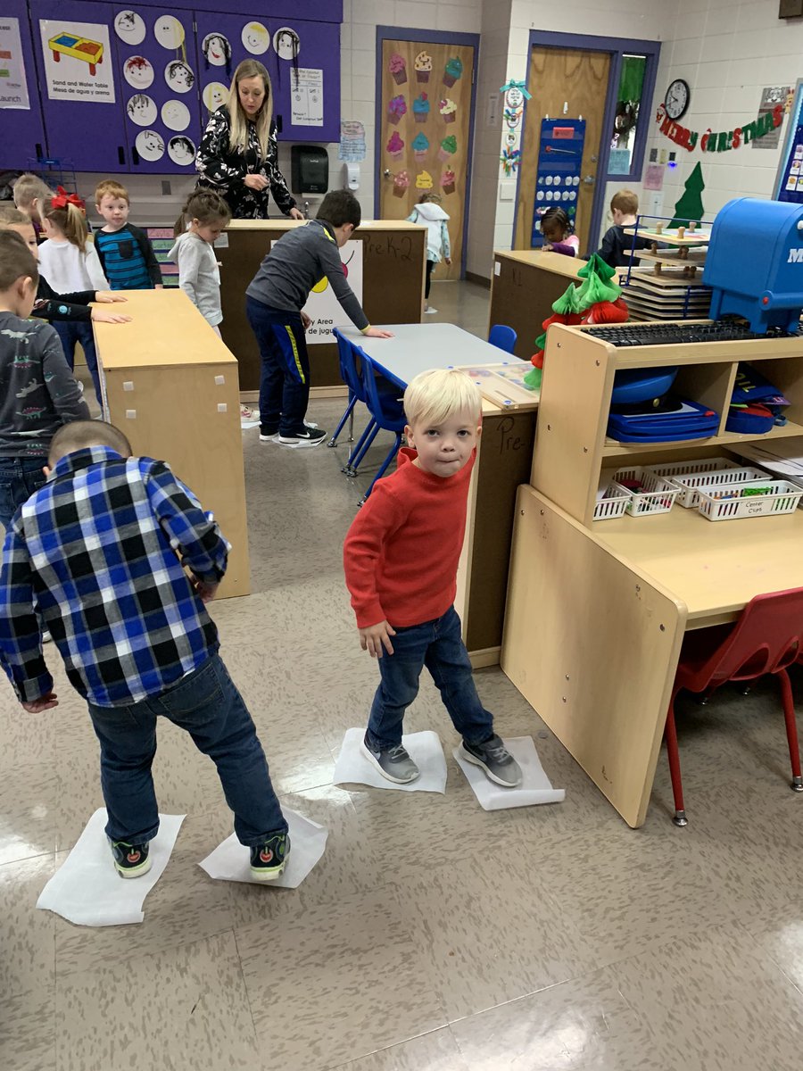 sarah61286's tweet image. When you get to ice skate and sing Frozen songs at school #usingourimagination @barkleybridge @Towers_Tina