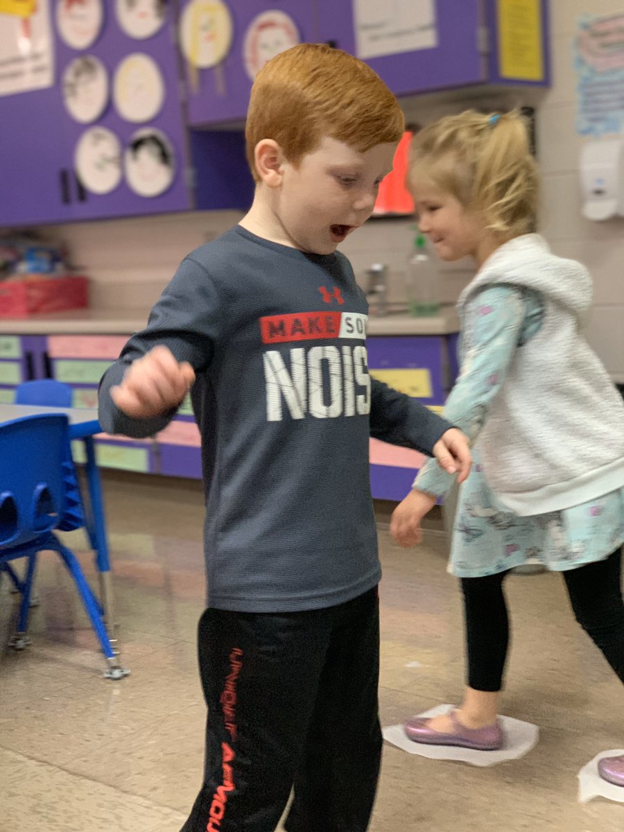 sarah61286's tweet image. When you get to ice skate and sing Frozen songs at school #usingourimagination @barkleybridge @Towers_Tina