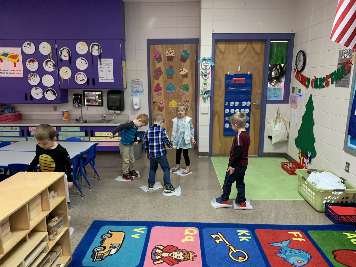 sarah61286's tweet image. When you get to ice skate and sing Frozen songs at school #usingourimagination @barkleybridge @Towers_Tina