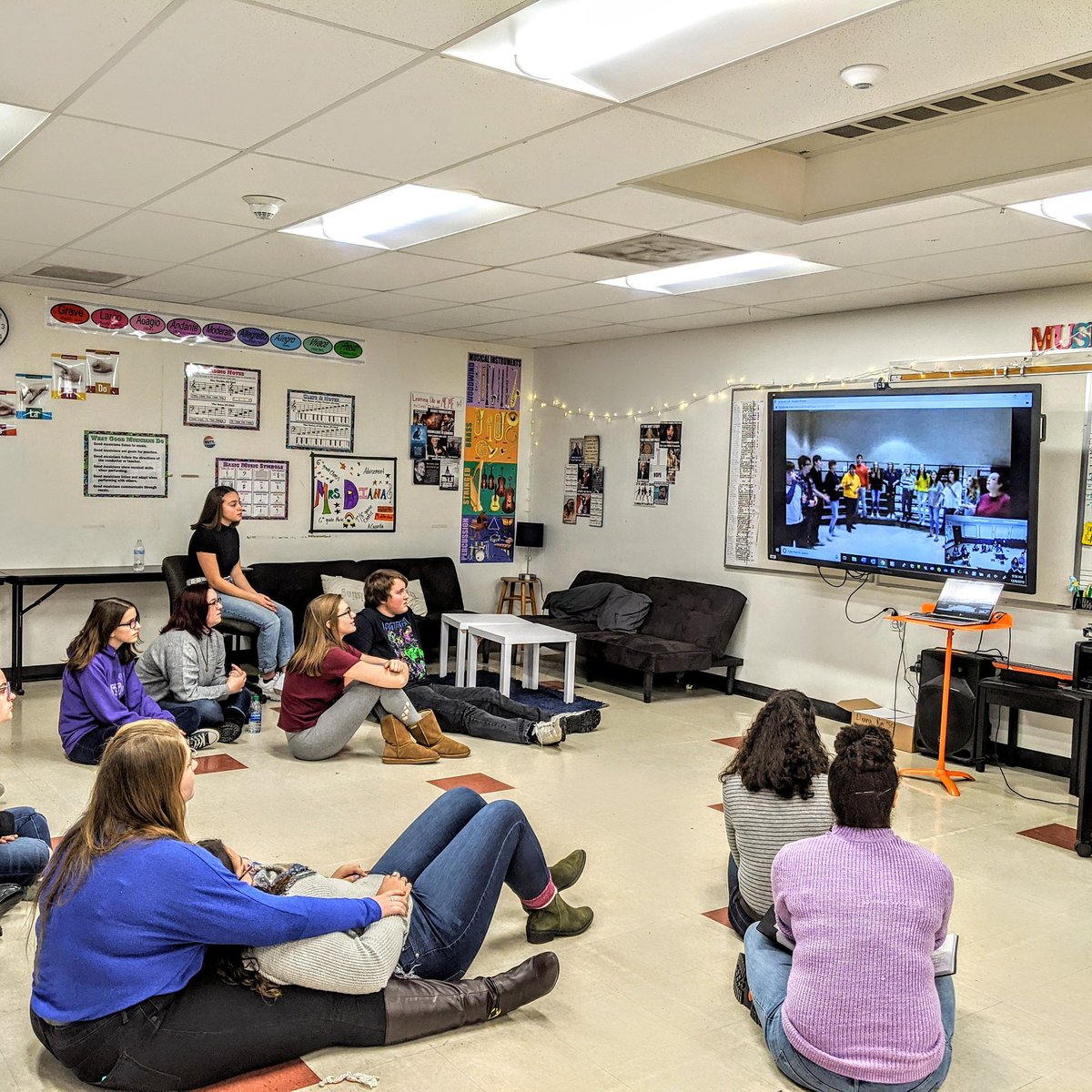 whsacappella's tweet photo. Had an awesome morning video chatting, sharing music and experiences with our new friends from Texas! Thanks #Remedyacappella, you guys are amazing! https://t.co/Q8TeeYuw8X