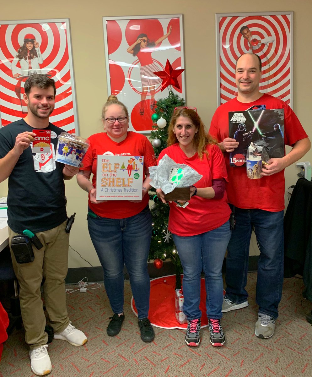 This holiday season we’re recognizing the team with a weekly raffle in TSC! These four have shown us great routines and interactions with the guests this past week! Congrats, enjoy your prizes ❤️🎄#WorkSomewhereYouLove @t2167_shelby <a href="/DavePFromTarget/">Dave Pacheco</a> <a href="/Puneet_Math/">Puneet Mathur</a> <a href="/Djoumbarry/">Djouma Barry</a>