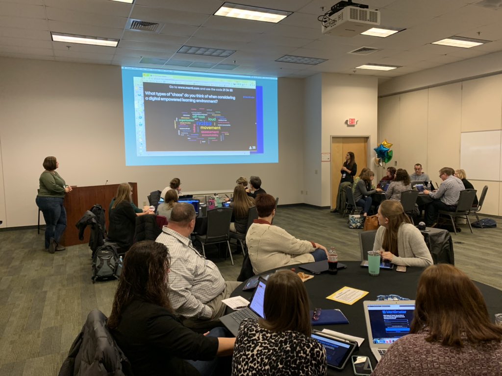 Packed house in the Managing the Chaos of Digital Empowered Learning with <a href="/D_oharen/">Danielle O'Haren</a> and <a href="/BCInstructCoach/">Jana DelMarcelle</a> at #iu13etc