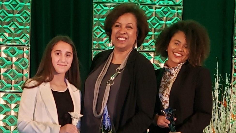 ToniTWhitley's tweet image. I was honored to receive the Stellar Woman award from the Virginia Women&apos;s Business Conference and thrilled to share the stage with this year&apos;s winners of the Young Stellar Entrepreneur award - Mahsa Riar, from Limitless Limb, and Emiya Diaz, from Under Her. #VaBizCon