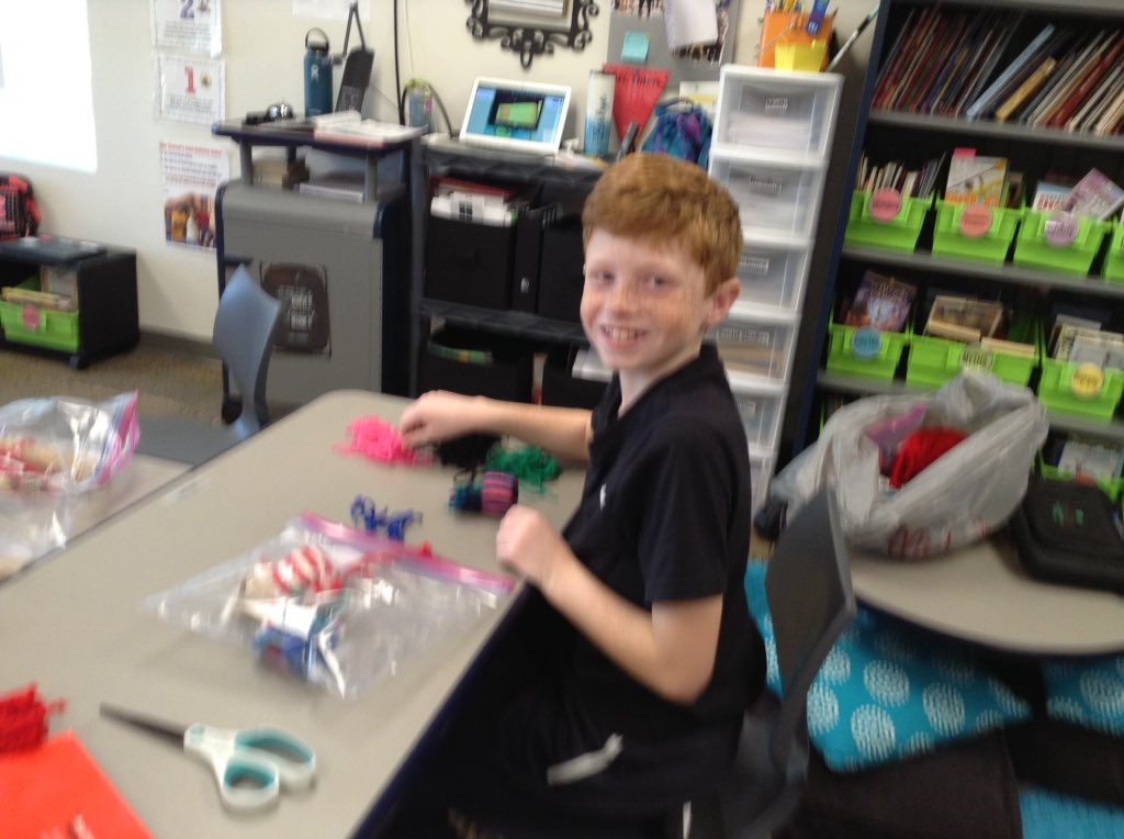 MrsThierysClass's tweet photo. It is still a while tell Christmas and these kids are already getting ready for it making ordimits and colorful creations https://t.co/N5jBRVDa15