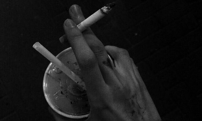 huhuhaha987's tweet image. - سيجارتي ياصديقي هي الوحيدة التي أخبرتني منذ البداية أنها قاتلة ، أما الاخرون  فـ قد أتقنوا الأدوار جيدًا .