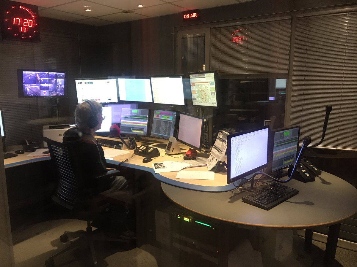 VincentFanguet's tweet photo. 🎙Et un, et deux, et trois #studios ! @sanef_1077 crée ce soir une webradio exceptionnelle dédiée aux difficultés de trafic en #IledeFrance. 🚗🛴���🚃🛵 A écouter sans modération sur https://t.co/6uOVD2mYFJ https://t.co/aGJl1ggAtC