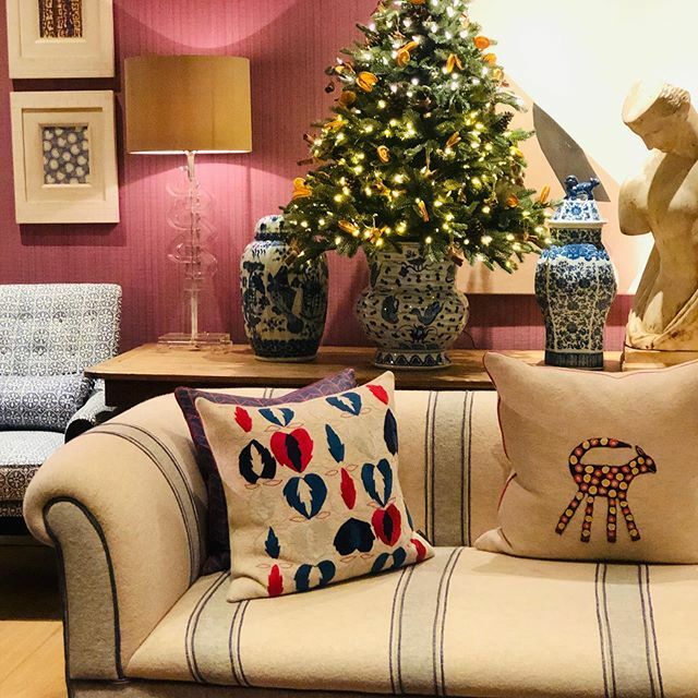 eatcookexplore_'s tweet photo. Winter is a time to cosy up on a comfy sofa, a hot chocolate, a heated throw, a Christmas scented candle and a good book. How do you like to keep cosy and nest in the winter? #savillschristmas @libertylndngirl @savills @smallluxuryhotels .
.
#thisislondo… https://t.co/cHfWCVtFC9 https://t.co/RjKfvYgcFV