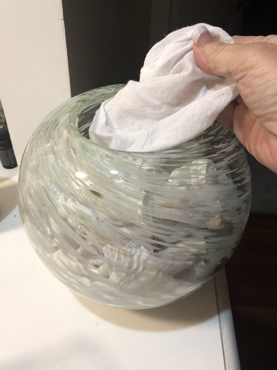 CaresWw's tweet photo. This tiny purchase of 50 hankerchiefs has cut down my use of Kleenex by 90% in the past few months. I have found them useful in the kitchen as well; in place of #papertowel (a separate group for that). I keep one handy for testing for #diabetes | #bloodsugar #tinytweaks #Mindful https://t.co/oQKKqfSEka