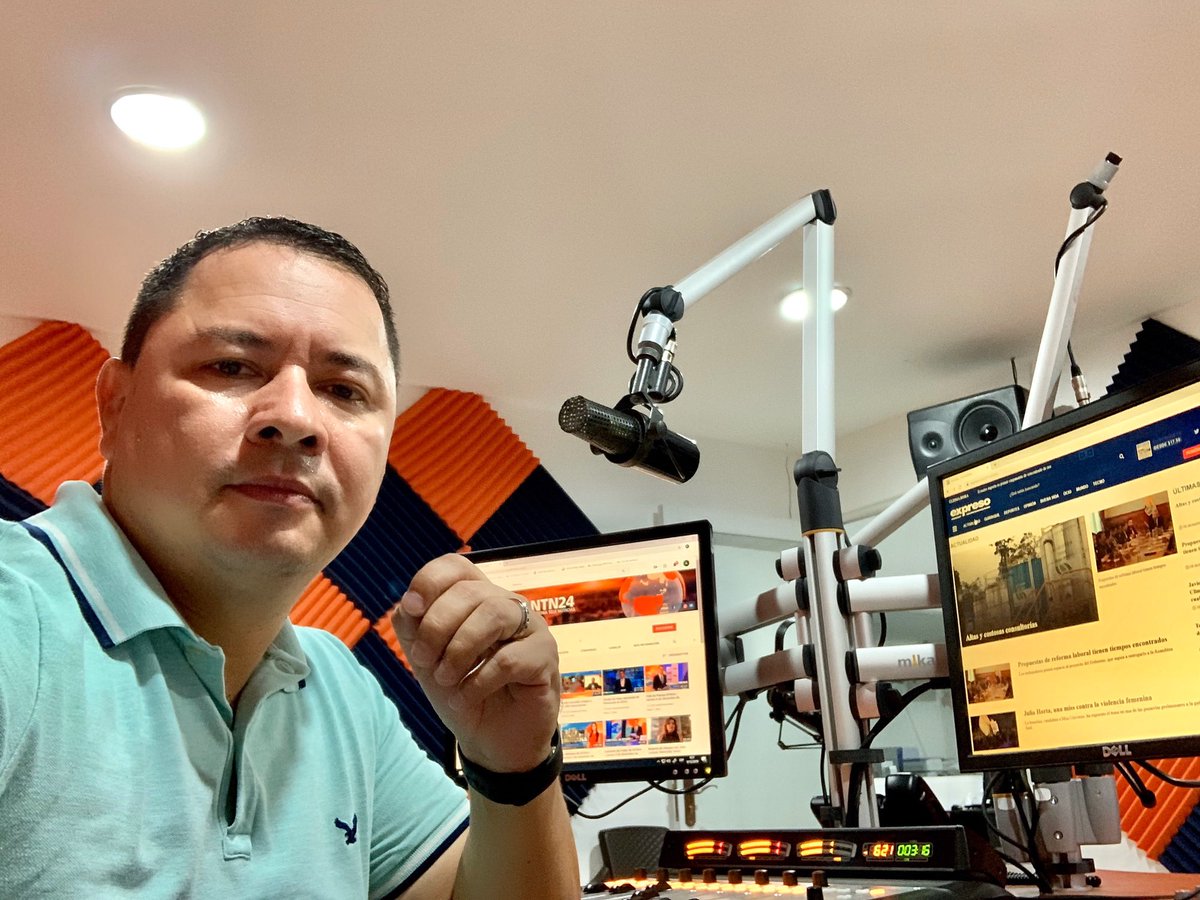 henryloor's tweet photo. Lunes a Viernes 06:00 a 08:00 #TuMañanaEC #889Fm #SantoDomingoEC https://t.co/1pzC4M4owo @DianyBravo @henryloor https://t.co/BXJD6lK6SV