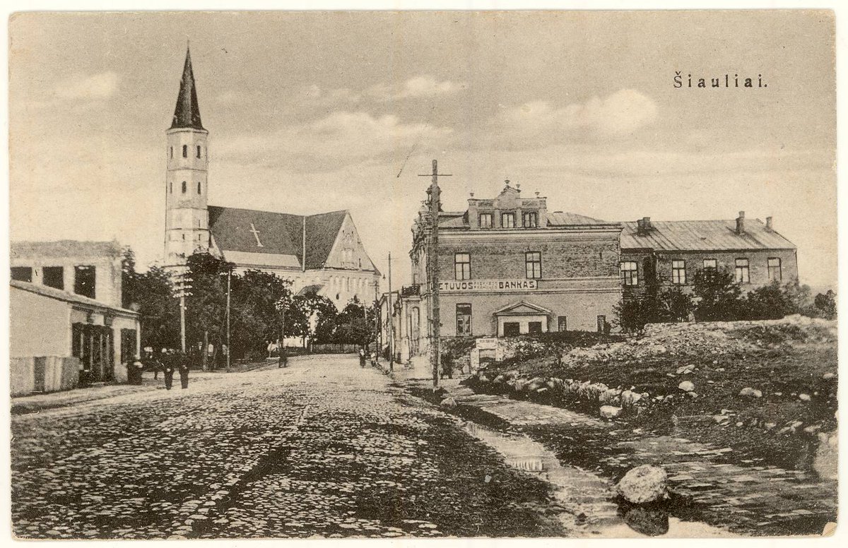 A telegram arrived at the Headquarters that mentions that yesterday, while our troops continue to withdraw in an orderly manner, Latvian troops with the permission of the Lithuanian authorities have occupied the town of Schaulen (Šiauliai), 160 km away. east of Memel. #1919Live