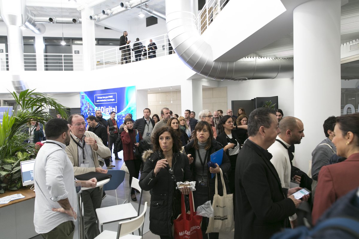 TICnegociosVLC's tweet photo. Volvemos a la realidad con nostalgia pero con satisfacción de #GoDigitalVLC 2019. 
Gracias a nuestros partners por el apoyo.
Al equipo magistral de ponentes y moderadores.
A los asistentes que nos acompañaron pese a la lluvia.
📸Todas las fotos⬇️
https://t.co/b2ablmCO6K https://t.co/4NPxE18xLm