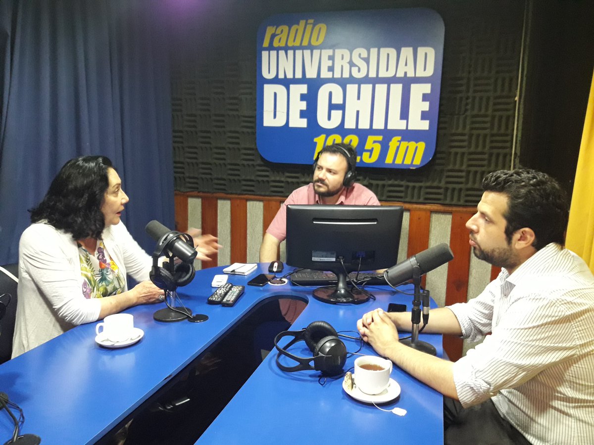 ¡AHORA! en #RadioAnálisis, conversamos sobre temas de actualidad con la periodista Juanita Rojas y el cientista político del <a href="/InstLibertad/">Instituto Libertad</a> , Pablo Rodríguez  
<a href="/mpablor/">Pablo Rodríguez N.</a>.

Sintoniza radio.uchile.cl/senal-en-vivo/
