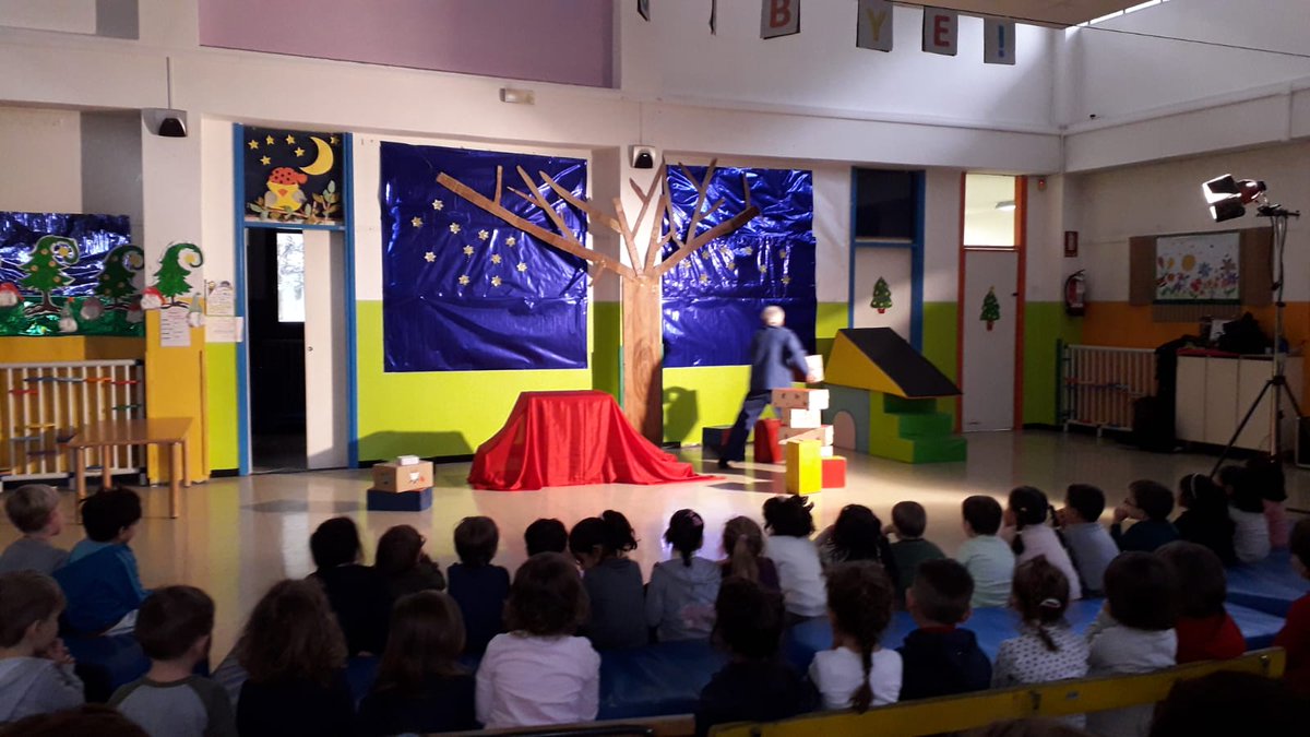CopernicoCG's tweet image. Le settimane natalizie🎄in #ICSCopernico sono iniziate con lo spettacolo Arianna la renna🦌offerto dal #CGCopernico a tutti i bambini e bambine dell'Infanzia Papa Giovanni, con le precedenti iniziative di raccolta fondi. Grazie a tutte le maestre e ai genitori! #Corsico #Natale