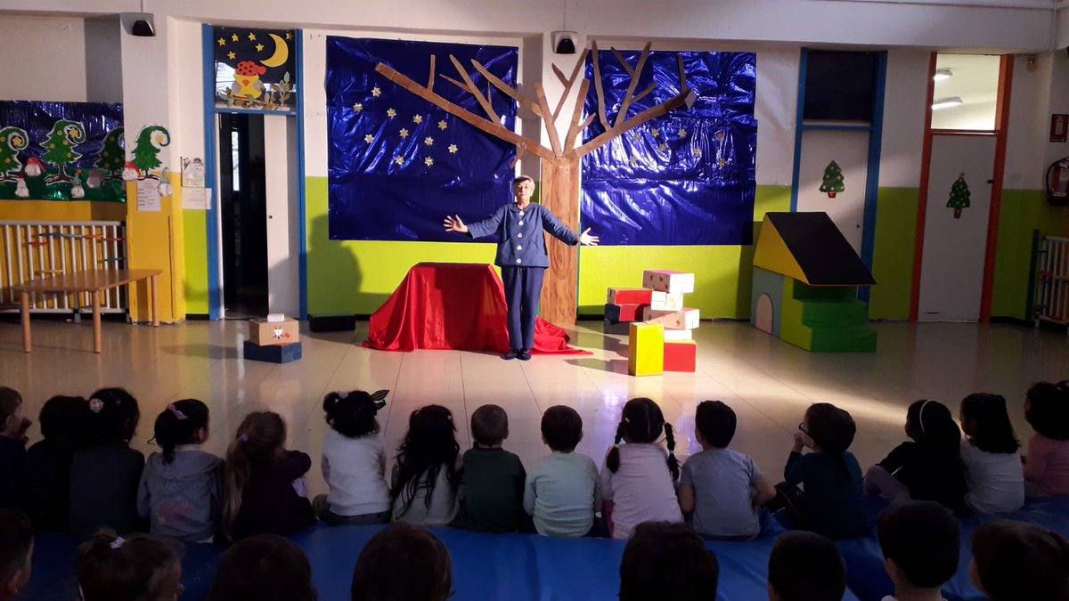 CopernicoCG's tweet image. Le settimane natalizie🎄in #ICSCopernico sono iniziate con lo spettacolo Arianna la renna🦌offerto dal #CGCopernico a tutti i bambini e bambine dell'Infanzia Papa Giovanni, con le precedenti iniziative di raccolta fondi. Grazie a tutte le maestre e ai genitori! #Corsico #Natale