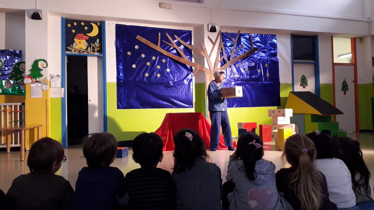 CopernicoCG's tweet image. Le settimane natalizie🎄in #ICSCopernico sono iniziate con lo spettacolo Arianna la renna🦌offerto dal #CGCopernico a tutti i bambini e bambine dell'Infanzia Papa Giovanni, con le precedenti iniziative di raccolta fondi. Grazie a tutte le maestre e ai genitori! #Corsico #Natale