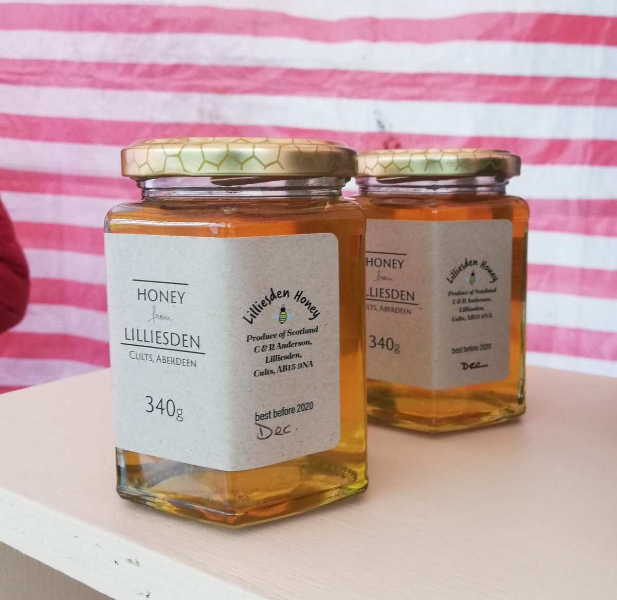 Honey like you've never tasted before! 🍯😍

Whether you're looking for liquid honey, creamed honey, or honeycomb, Lilliesden Bees have exactly what you need, and trust us, it tastes incredible! 👌🏻

📅 Next market: Saturday 14th December from 10am - 3pm
facebook.com/events/7913000…