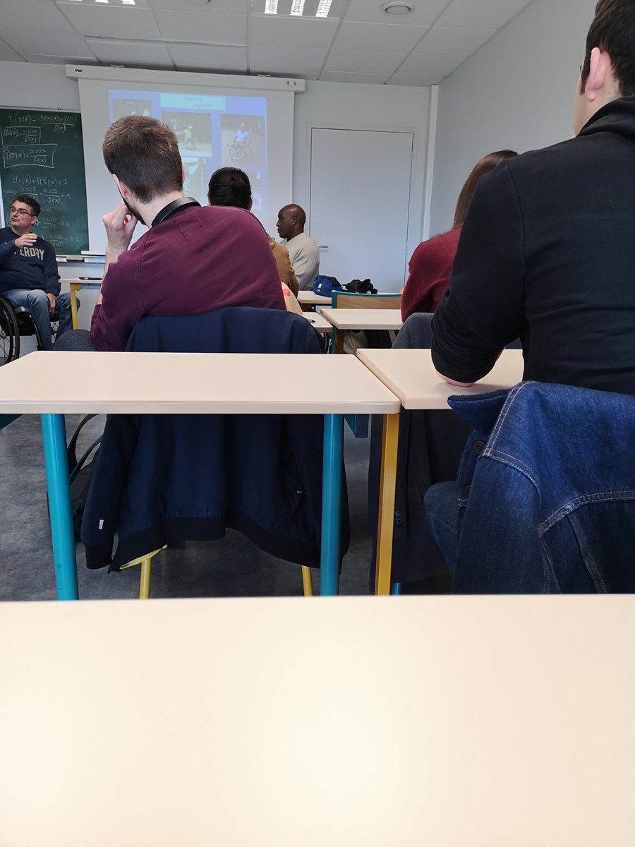 CrennX's tweet photo. Réunion sur la sensibilisation sur l'handicap à la Miage de Évry pour les licences. Merci aux 2 intervenants du CFA-AFIA. #miage #univevry. #cfaafia https://t.co/oh0UObrqpM