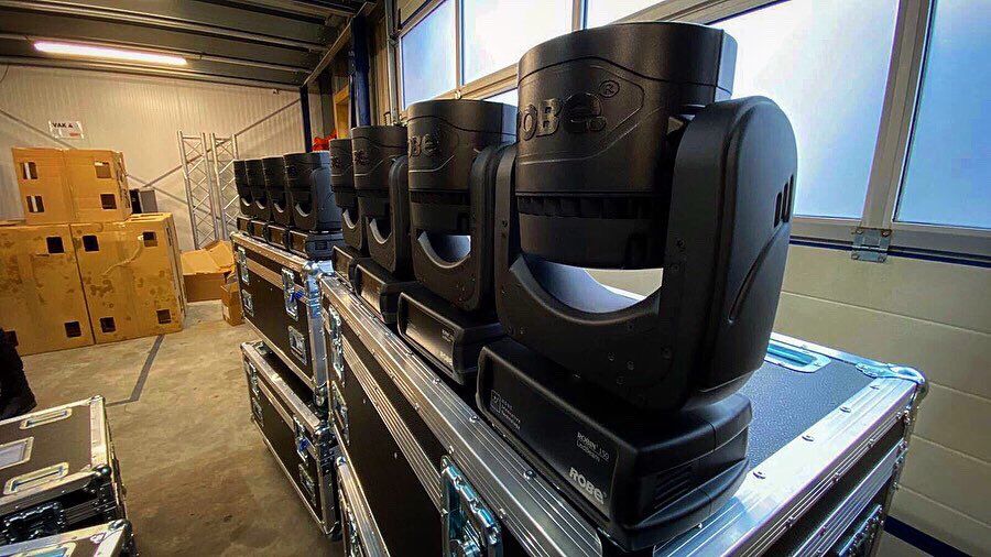 Robelighting's tweet photo. A #NewGearMonday shout-out to the team at 2join in Groningen, Netherlands with their new inventory of @Robelighting #LEDBeam150 luminaires supplied by @Controllux & getting ready to head out on their inaugural #lightingdesign. #robelighting #robeinnovation #controllux #2join https://t.co/0gIZHmVrUX