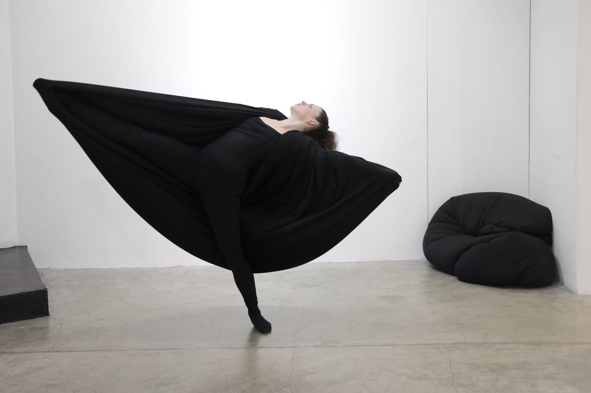 Spring_Agence's tweet photo. Très fier d'avoir présenté la performance Embody de #ShaniHa pour la première fois à Paris lors de notre #GreatOpening ! Embody a notamment été présenté à NYC à la Pace Gallery, au Consulat Grec et au Museum of Art and Design. 
https://t.co/xjQRDCJAWj

#SpringAgency #Performance https://t.co/4a5kUimzxq