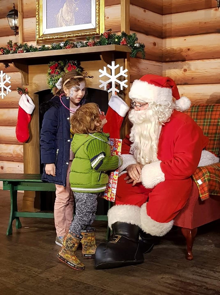 Butlins's tweet photo. Itโs beginning to look a lot like Christmas with the start of our first Christmas breaks! ๐ Keep posting your wonderfully wintery snaps from resort using #ButlinsFestiveFun for your chance to win some Butlins goodies ๐
๐ธ Sam Pomeroy, Carly Taylor, Dean Bax, Kerry Davis https://t.co/WAftAosd6Q