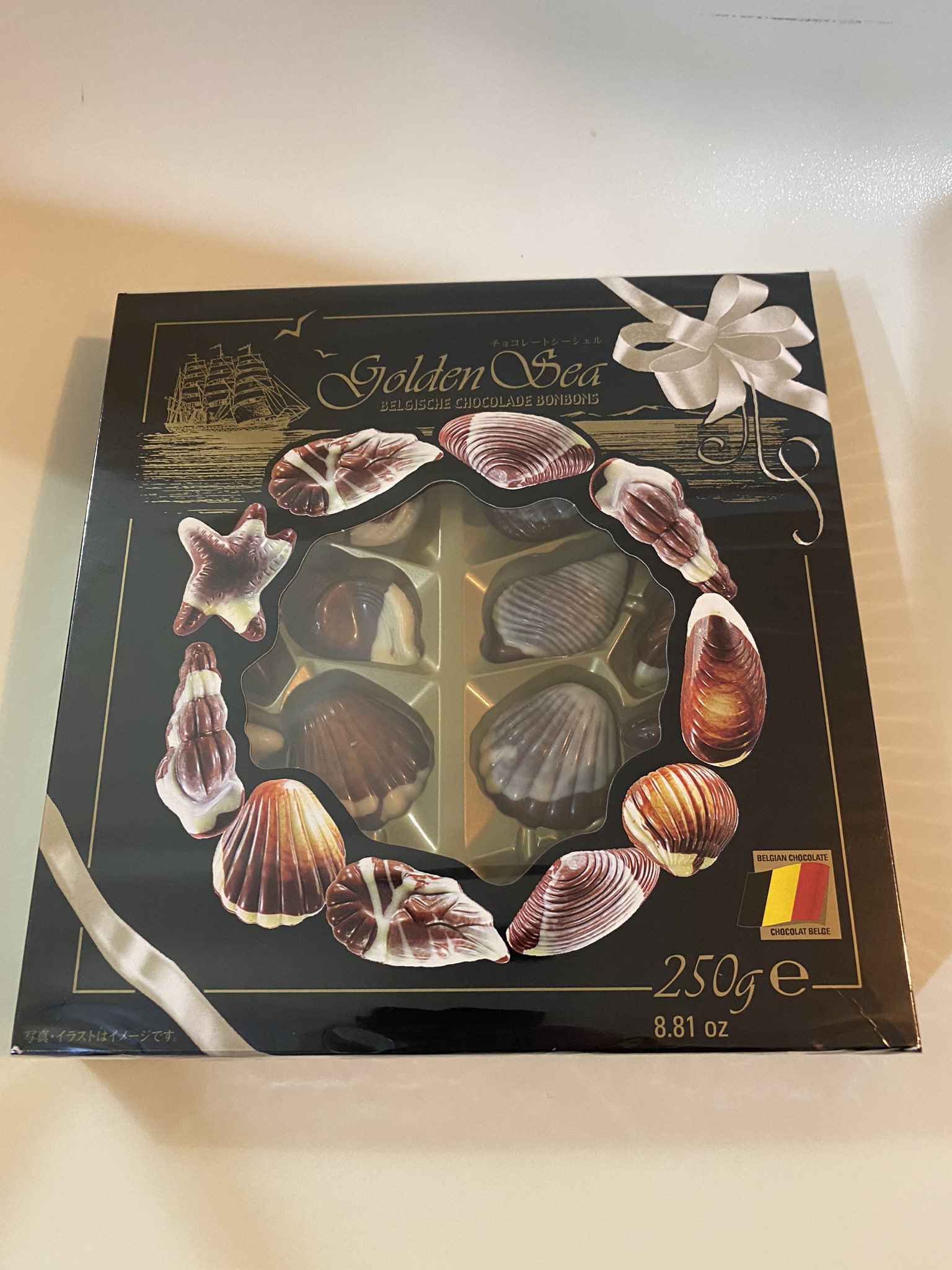 No Buts على تويتر 本日のお菓子は チョコレートシーシェルです ヘーゼルナッツペーストを2 1 使用した準チョコレートで 貝の形をしているのが特徴です 株式会社神戸物産が輸入しています 製造者は 翻訳できずわかりませんでした シーシェル
