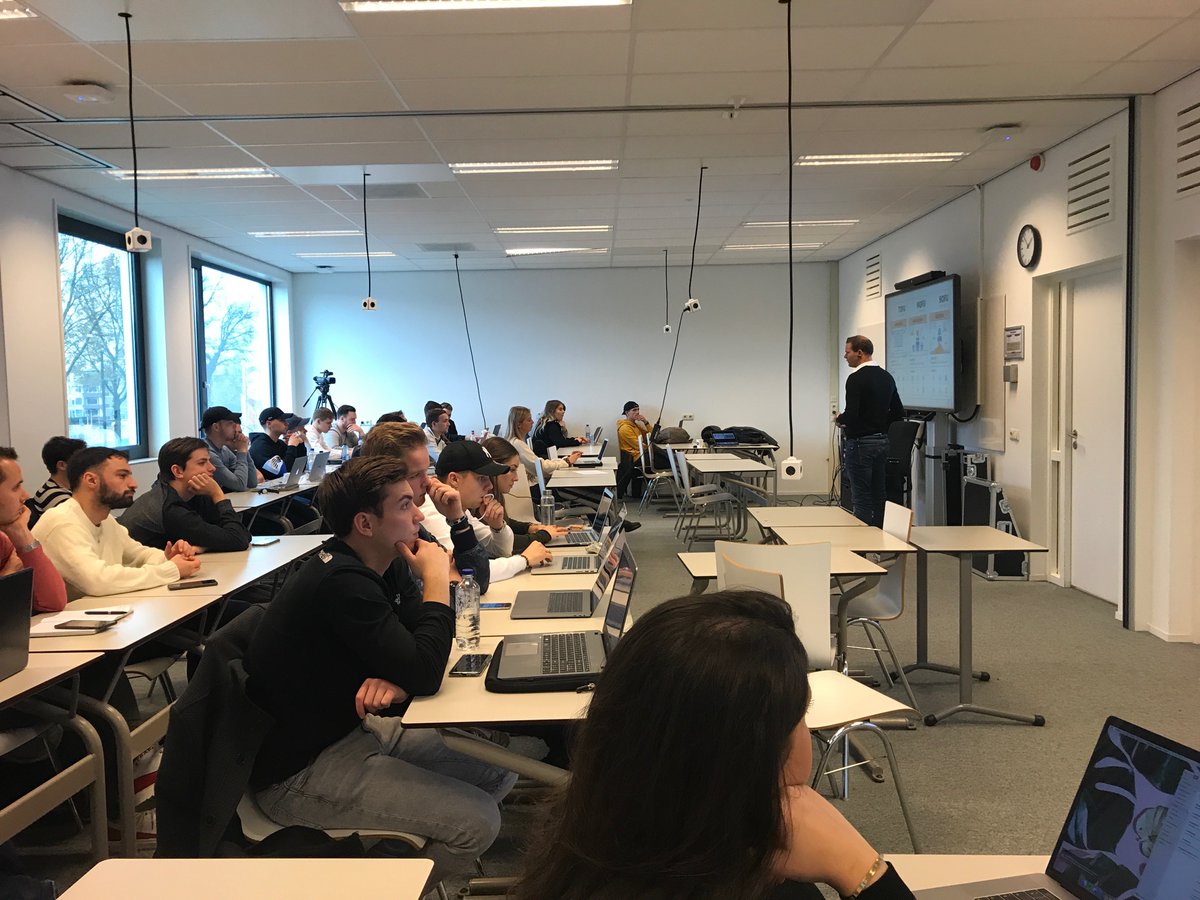 paulinerest's tweet photo. Goed gastcollege van @weareEF over marketing Automation, lead nurturing en het belang van goede content #wijzijnfontys #engagementfactory https://t.co/r0icXqoVp1