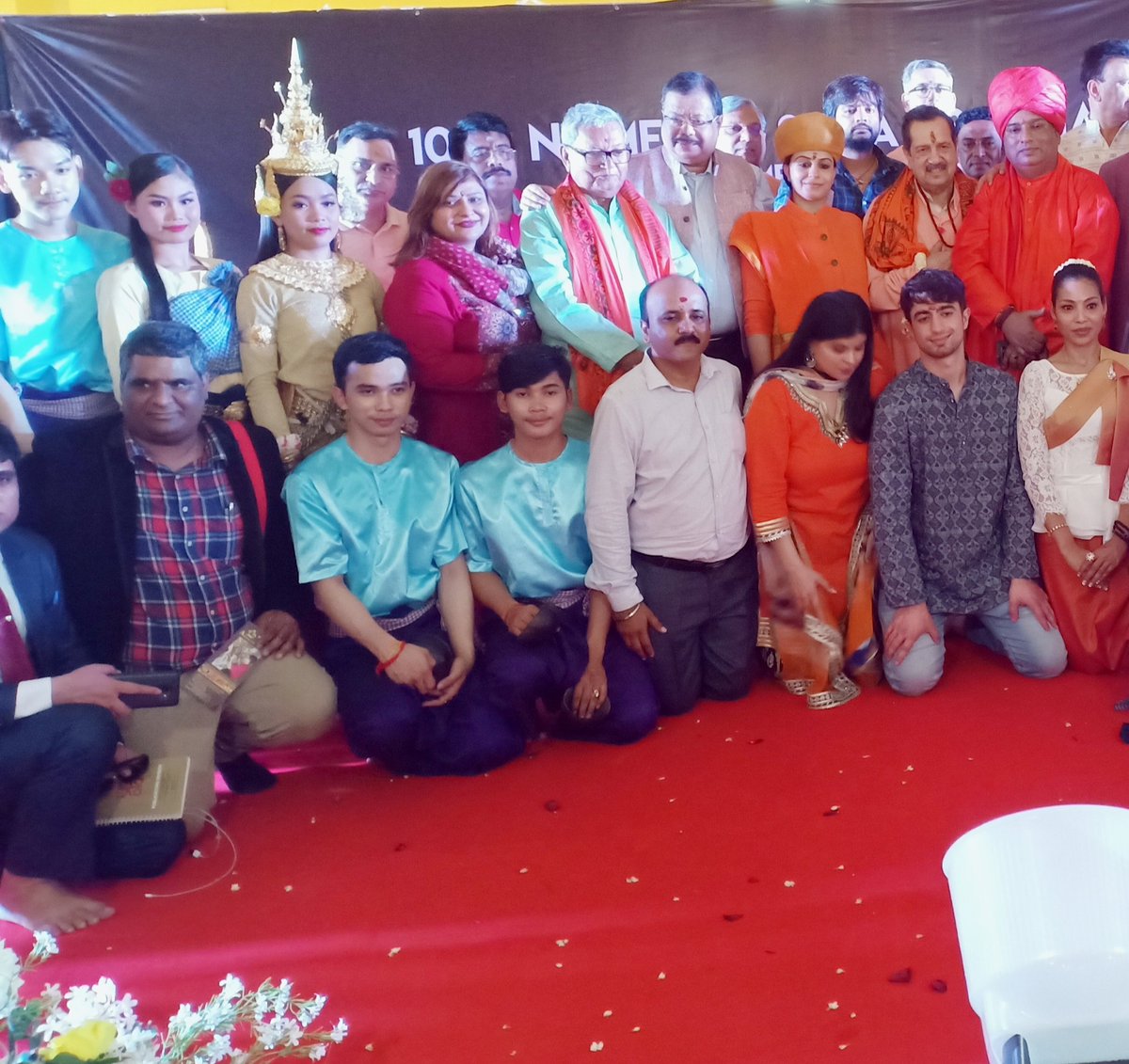 gurujeekumaran's tweet photo. #MissUniverse2019
#MissUniverso2019 #dolar
#Jeevanacharya #Gurujee #kumaran #swami https://t.co/RJ2JLpeKNV