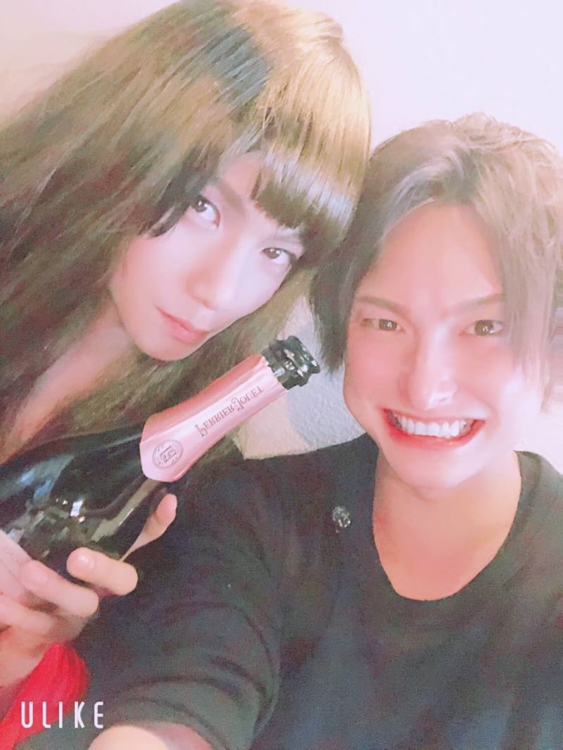 GOODTRIP0707's tweet photo. 今夜は【リュウ】も出勤だよー☆

この前新宿二丁目のきまぐれのユータのお祝いに行って来たよー♪
めでたいっ🎉HAPPY BIRTH DAY☆
めっちゃおめでとうーーーっ🎊㊗️
楽しかったなーっ( ´ ▽ ` )また行こう☆

さあて月曜日！！
今夜も楽しくお待ちしておりまーすψ(｀∇´)ψ

最高の仲間と最高な毎日を☆ https://t.co/v6G9vLrOh3