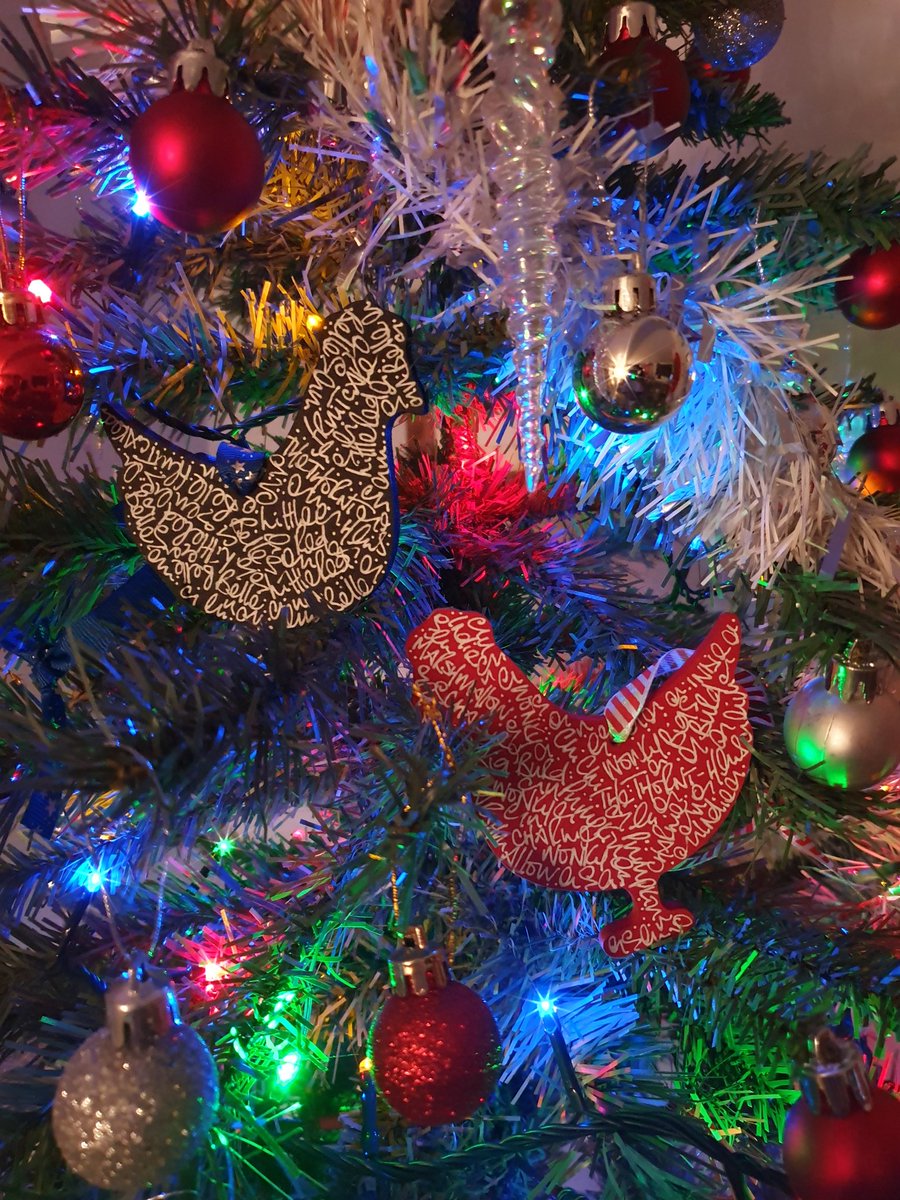 FSFH_Official's tweet photo. Beautiful #hen #decorations have gone up on the #Christmas #Tree! We'd love to see your #festive decorations. 

#RescueHens #Chickens #Poultry #ExBatts #December #Monday #RescuePets #RescueAnimals #Saved #SOS #FSFH #Cluck #Bok #FarmAnimals #Animals #Farm #BackYardChickens https://t.co/aOc9AnLrhD