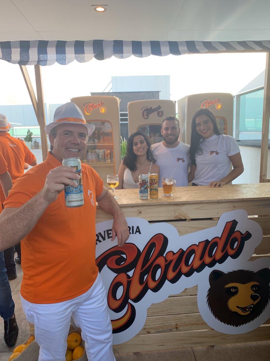 alberttdebarros's tweet photo. Os melhores promotores nos melhores eventos. Teve @cervejariacolorado gelada no evento da Cimento Bravo. #sampling #açãopromocional #somoslivemkt #promotores #promotorassp #marketing #cervejacolorado #ampro #promoview https://t.co/LTKGKe79CB