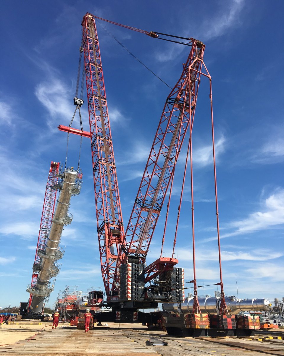 mammoetglobal's tweet photo. Monday moves: Mammoet's crews using our CC2800 with tailing assistance from an LR1300 to set this 110 ton piece into place.
#movedbymammoet #heavylift #cc2800 #lr1300 https://t.co/yGcmTKPbih
