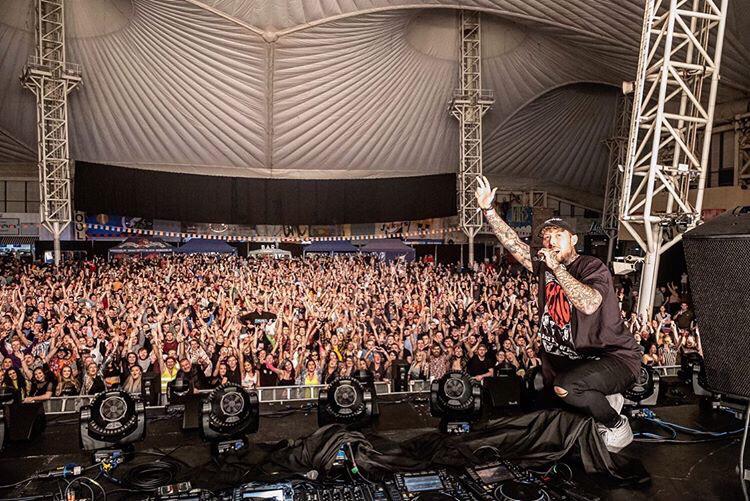 Well that's one way way of seeing out 2019! Who came along to our Cream Weekender in Minehead on our final break of the year? 🎤💃
📸 <a href="/bennicky/">Ben Nicky</a>